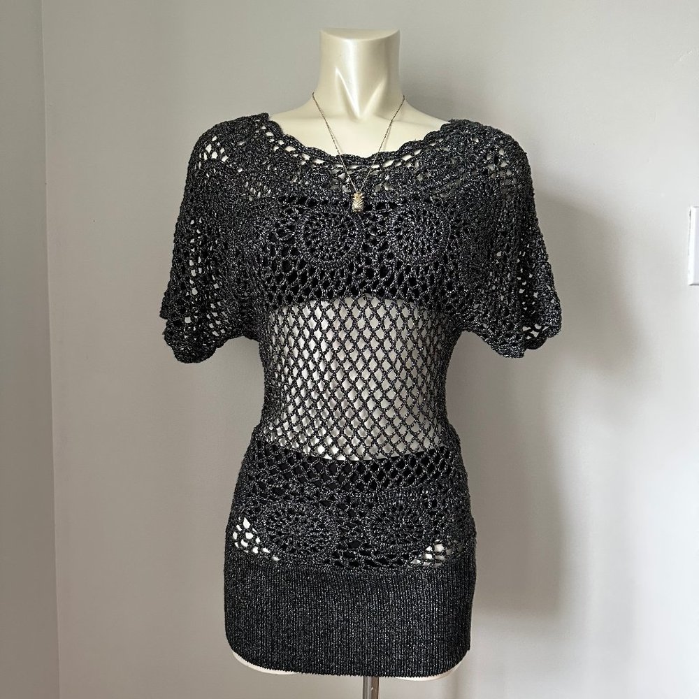Suzy Shier | Stretch Crochet Mesh Knit Tunic Top (Grey, Small)